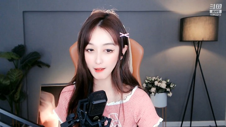 涂涂美女小姐姐笑起来真好看啊