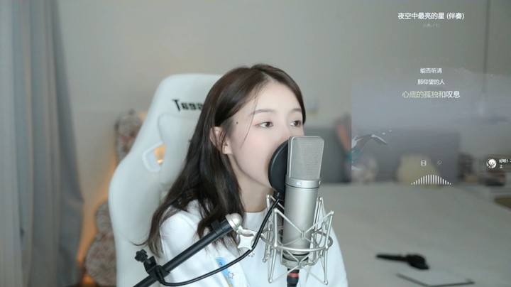 美女二珂翻唱《夜空中最亮的星》