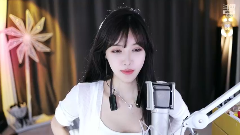 【2022-11-28 01点场】喵小莎：11.30周年啦。