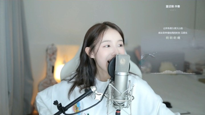 美女二珂演唱《童话镇》