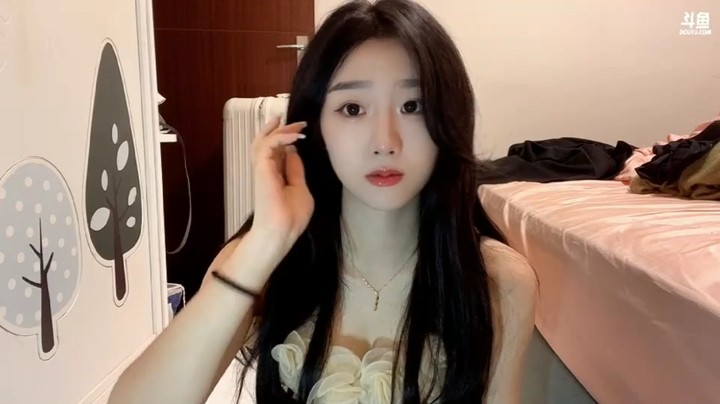 百百美女小姐姐在家里直播，很舒服啊