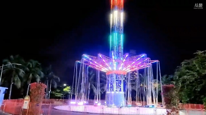 肖哥和美女游玩游乐场，旋转飞椅挺有意思