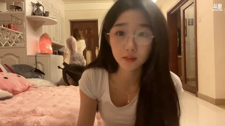 百百美女说我现在流量还好，流量多也不是很重要，关键要有大哥啊