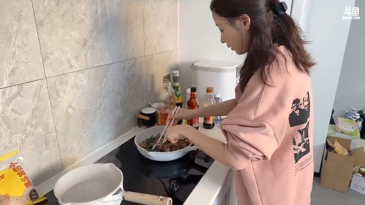 看二珂做菜就是一种享受啊，好不好吃都不重要了