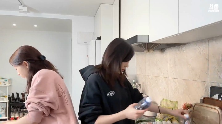 认真做菜的二珂好可爱啊，贤妻良母啊