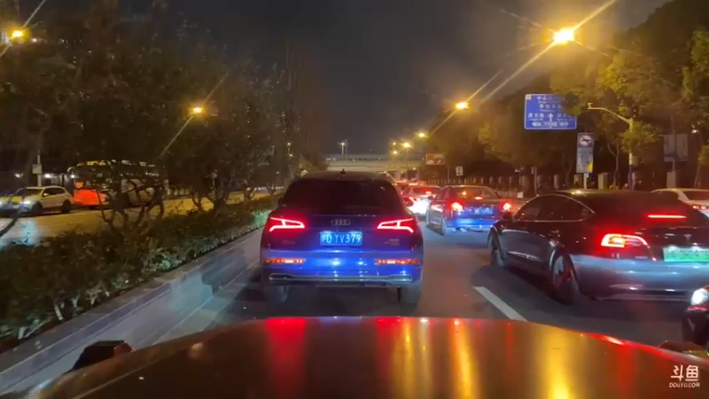 【2022-12-01 18点场】黑人毅：美食主播黑人毅