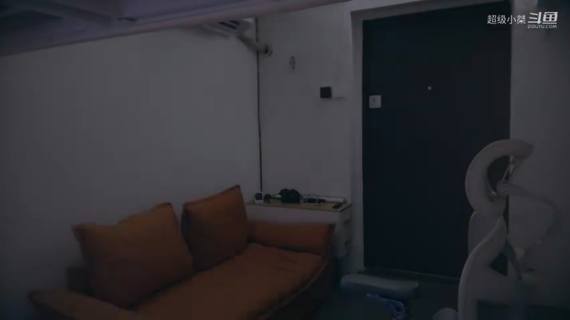 【超级小桀】"主播咬面包吃的我心酸"