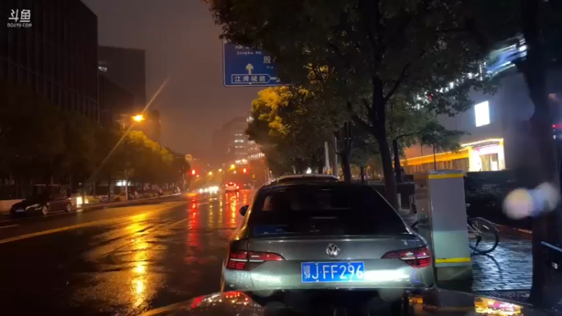 【2022-12-03 17点场】黑人毅：接车模妹子吃个饭