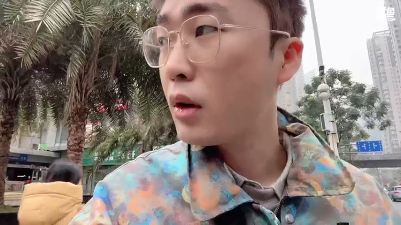 【2022-12-03 12点场】别问问就黑皮：带太子爷相亲！预计2点开播！