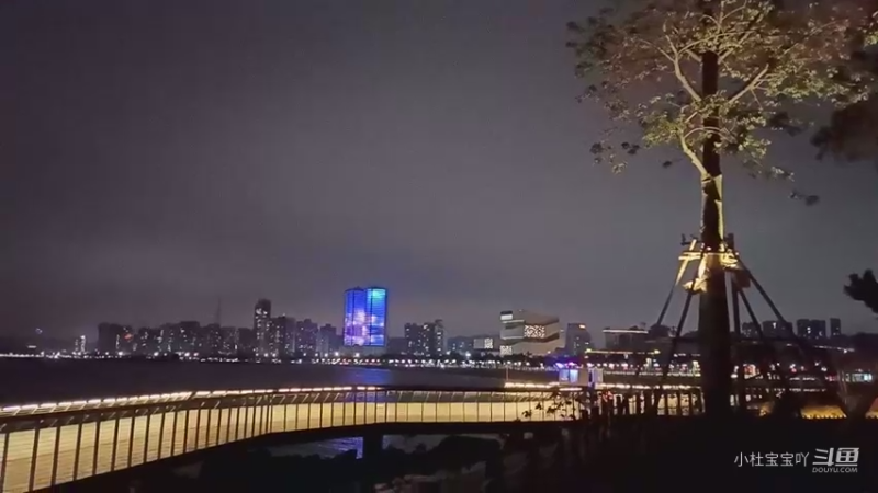 夜晚下的珠海海边 好看的不要不要的，非常凉爽4