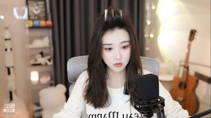 软软美女又要玩英雄联盟了，大家来带飞