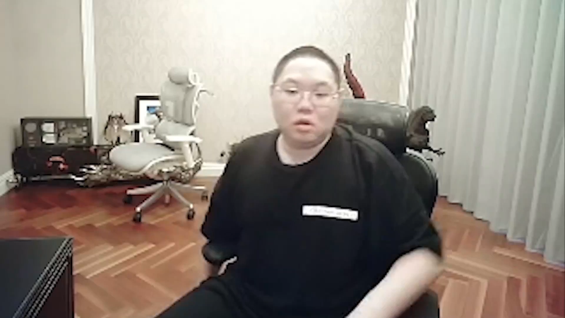 我在斗鱼看即将拥有人鱼线的PDD直播英雄联盟