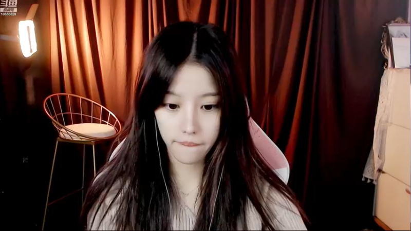 【2022-12-05 17点场】唐6儿：【小奶团】 黄金双倍卡 又是没化妆的一天
