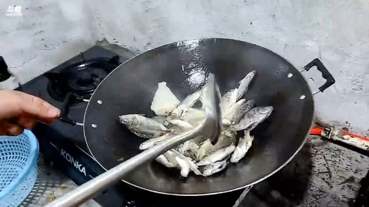 肖哥今晚又吃大餐了，榜一美女娜娜切肉做菜啊