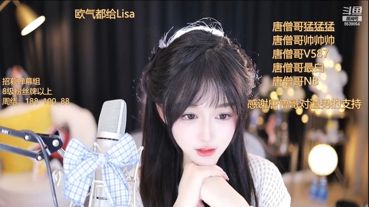 美女小姐姐真可爱，发呆好看