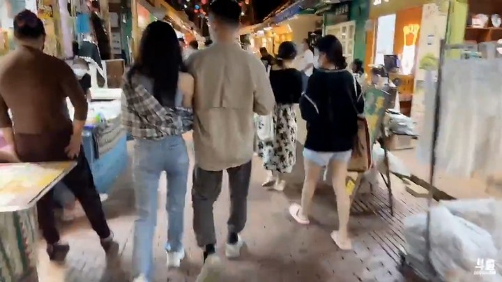 博哥和美女们在西双版纳旅游，美女杏子可爱