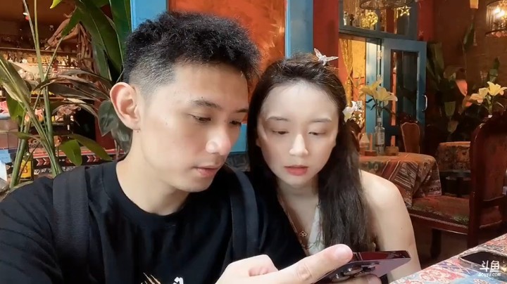 博哥带美女来老地方吃饭，以前和大嘴等主播来吃过的