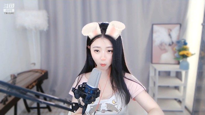 美女小姐姐直播吃饭可爱啊