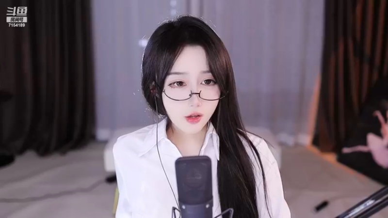 【2022-12-10 01点场】奶言艾：今天  你快乐吗？