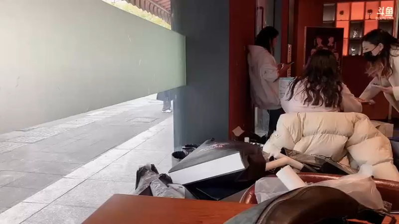 【2022-12-11 14点场】白鲨暖文:白鲨线下观赛现场
