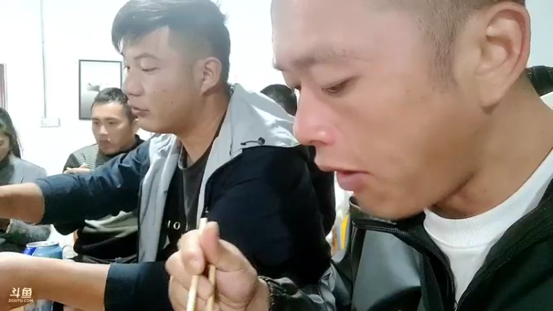 【2022-12-13 20点场】洪湖小肖：已到涠洲岛12点过生日