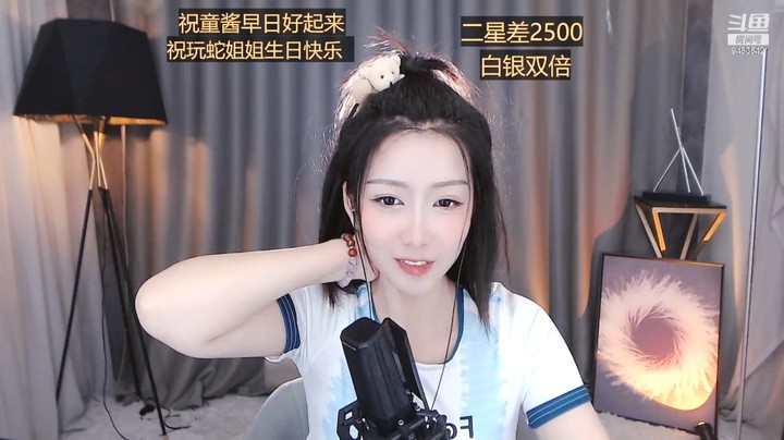 小梦仙美女今天造型可爱啊