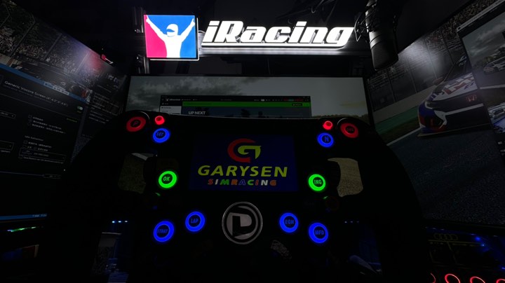 【2022-12-9 21点场】Hz小呆呆:Iracing 飙车 冲冲冲