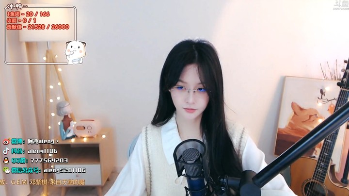 美女阿冷今天打扮好休闲，有点古风