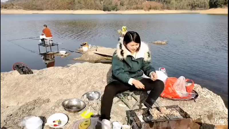 【2022-12-14 13点场】中华户外钓鱼：钓鱼烧烤人生美好