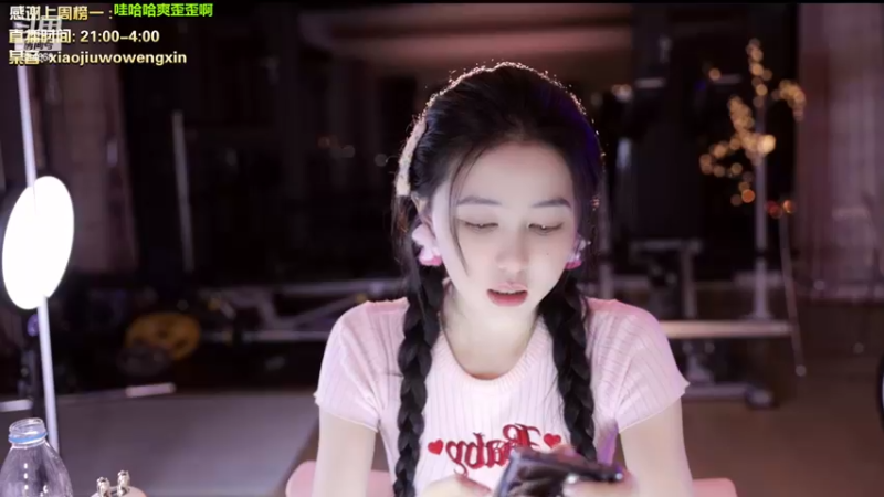 【2022-12-15 23点场】小酒窝翁馨：相信光，做个爱笑的女孩
