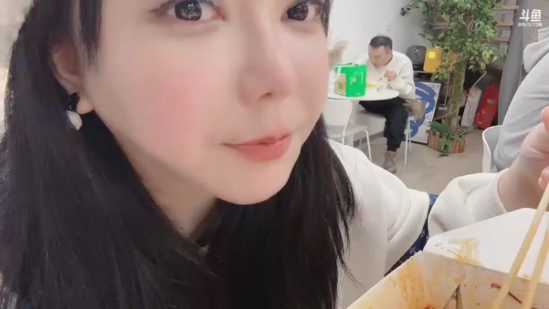 【2022-12-16 21点场】刘飞儿faye：飞儿 咖啡店打工的一天