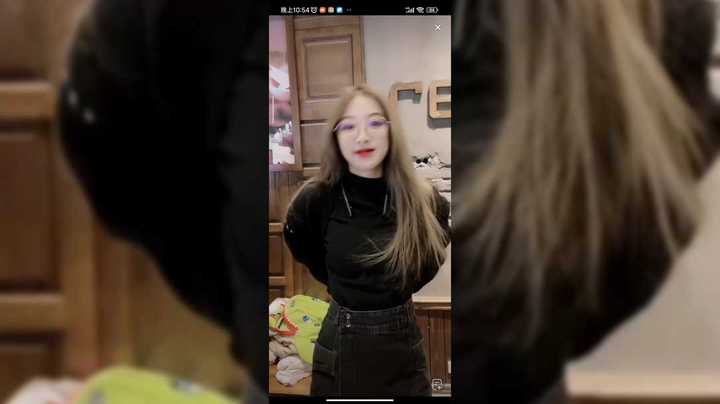 美女小白跳舞真好看，好可爱的