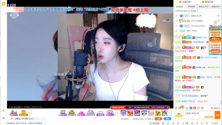 呆妹穿白色短袖秀好身材，她说家里欢迎阴人来，介绍自己阳了的经验