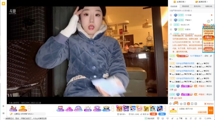 美女百百在家唱歌真好听，这棉服好看