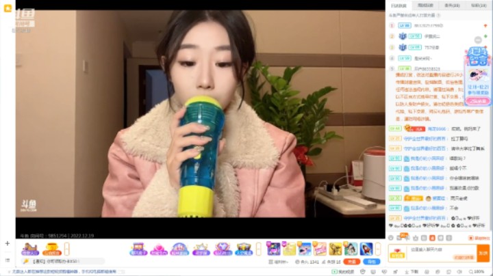 美女百百在家唱歌真好听啊