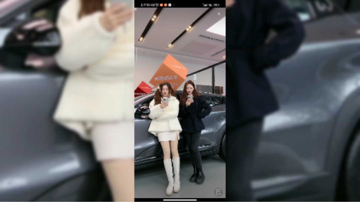 两个卖车的美女小姐姐说话很有意思啊