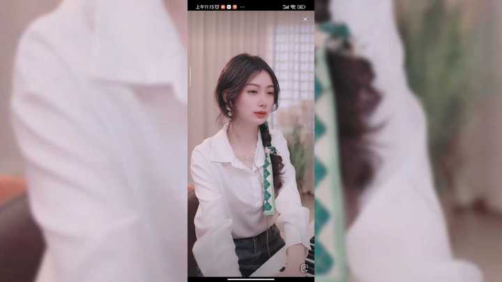 美女小姐姐好敬业啊，不舒服还表演