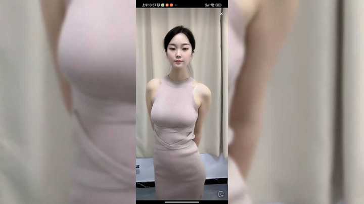 好可爱的小姐姐啊