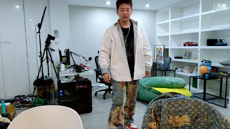 我在斗鱼看JSA丶北京小王哥直播户外