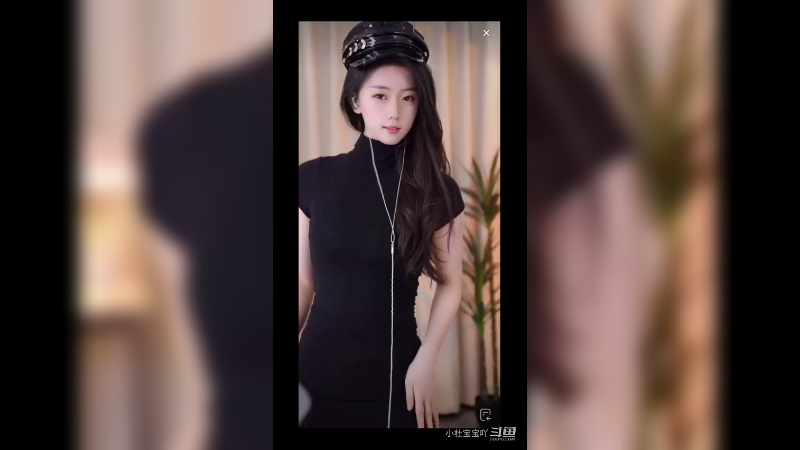 笑容甜美的小姐姐   非常迷人