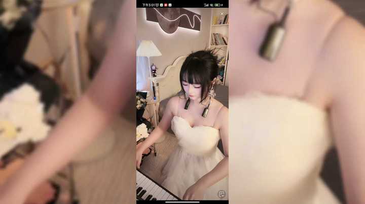 美女小姐姐弹琴真好听，可爱啊