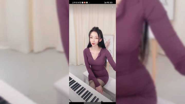 美女小姐姐说话很幽默，夸自己呢