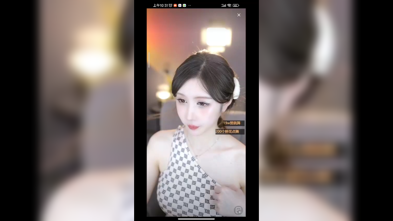 美女小姐姐今天穿的很漂亮啊