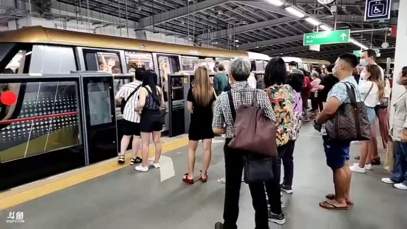 【2022-12-27 19点场】叶子户外：《纪实直播》泰国曼谷day17