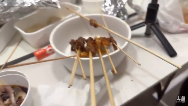 【2023-01-01 00点场】赖小峰：最后一天了，要开心