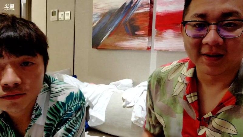 我在斗鱼看小鱼小鱼吃虾米直播户外