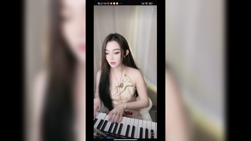 美女小姐姐自弹自唱真好听，好温柔啊