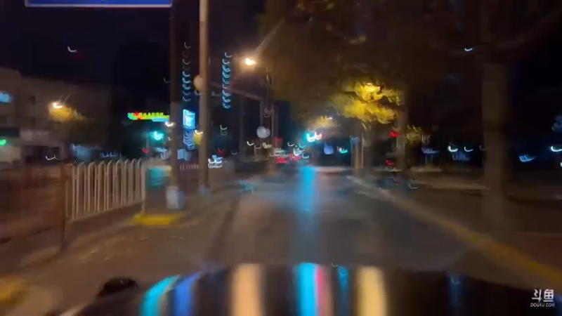 【2023-01-04 01点场】黑人毅：接雨毛吃个饭，晚点拍短视频
