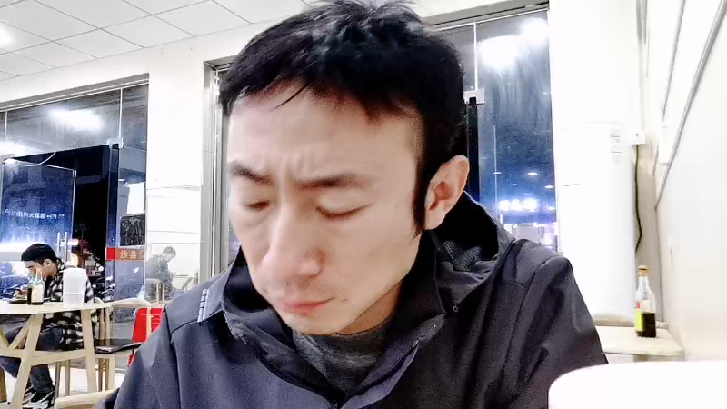 我上次发烧忘了是啥时候没十年也差不多这次我不知道烧没烧就难受