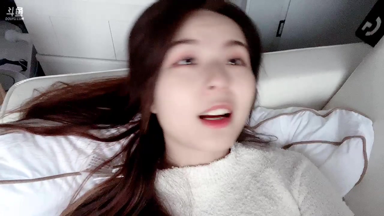 【2023-01-05 16点场】传情小小：小小：直播间有不一样拉~